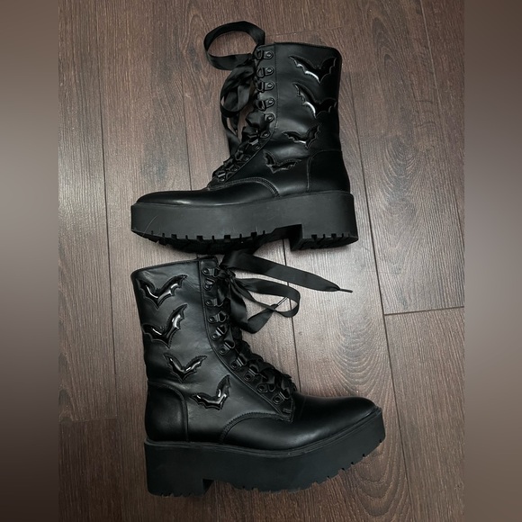 Night Stalker Bat Boots - Picture 2 of 4